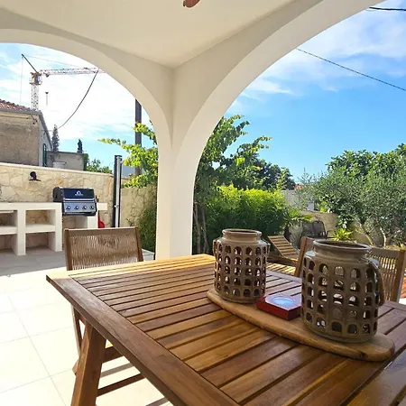 The Three Flowers Pool House * Trogir