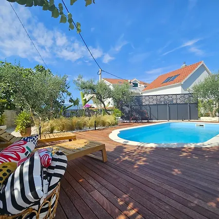 Lejlighed The Three Flowers Pool House