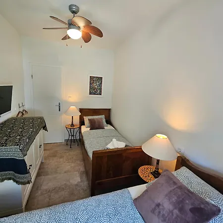 Apartamento The Three Flowers Pool House *
