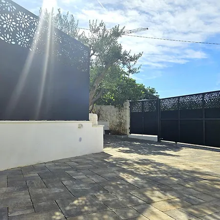 Apartamento The Three Flowers Pool House