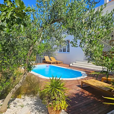 The Three Flowers Pool House Lejlighed