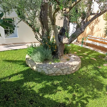 Apartamento The Three Flowers Pool House
