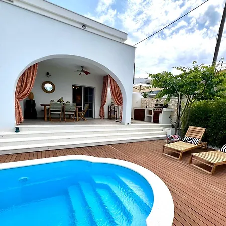 The Three Flowers Pool House Apartamento