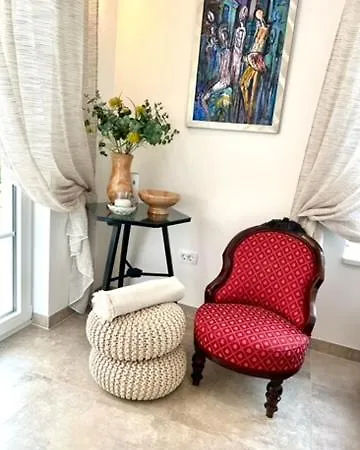 Apartamento The Three Flowers Pool House *