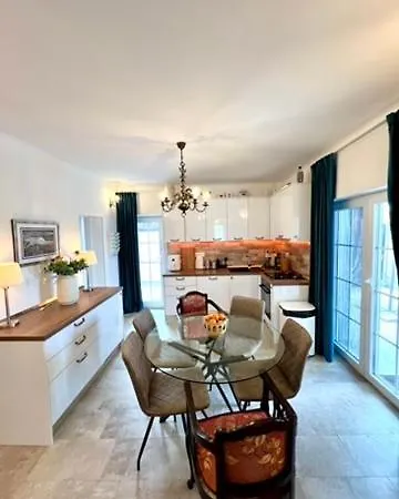 The Three Flowers Pool House Trogir