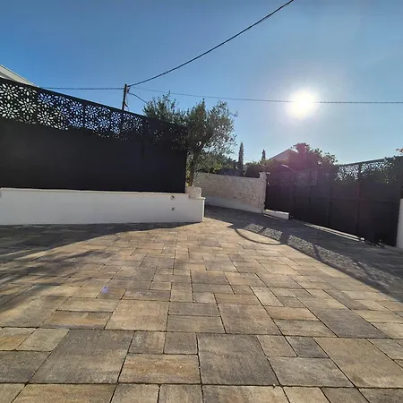 The Three Flowers Pool House Apartment Trogir
