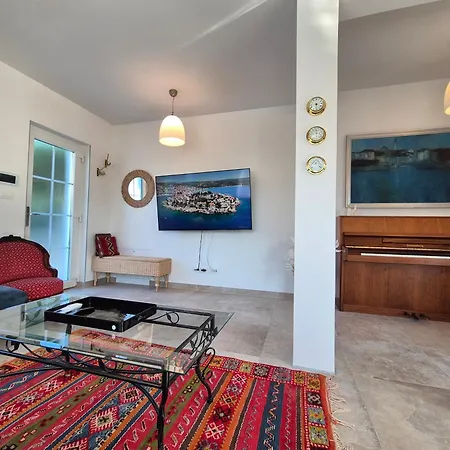 Apartment The Three Flowers Pool House *