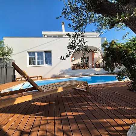 Apartment The Three Flowers Pool House Trogir