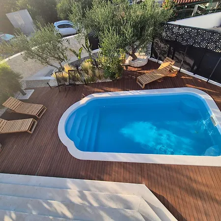 Apartment The Three Flowers Pool House Trogir