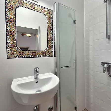 The Three Flowers Pool House *