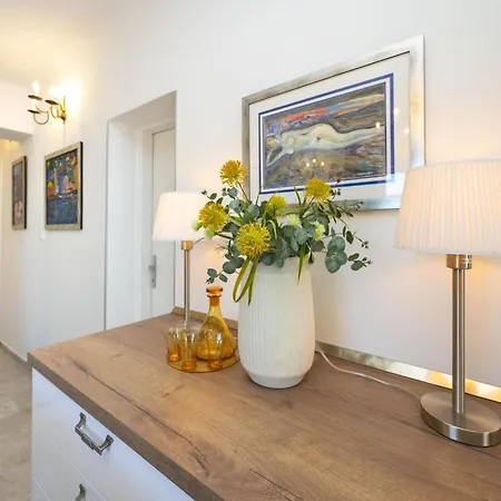 The Three Flowers Pool House Apartment Trogir