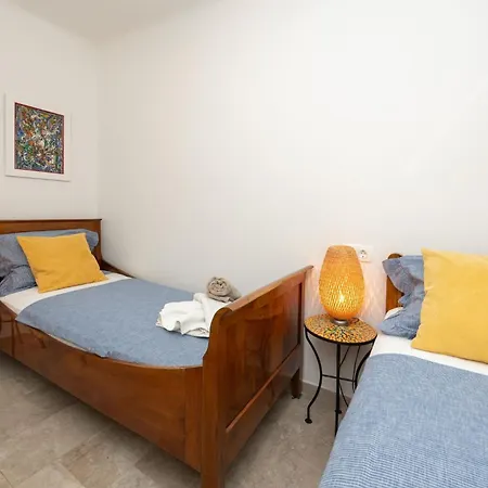 The Three Flowers Pool House Trogir