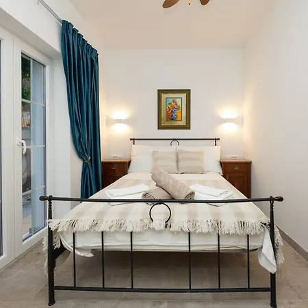 The Three Flowers Pool House * Trogir