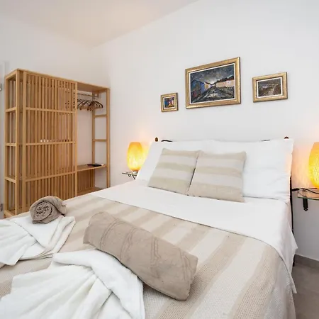 The Three Flowers Pool House Apartment Trogir