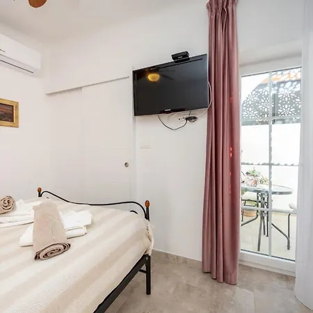 Apartment The Three Flowers Pool House Trogir