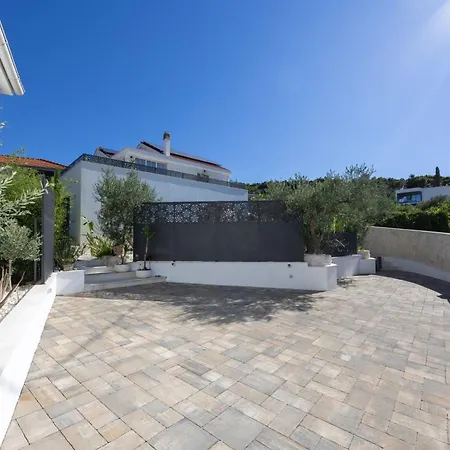 The Three Flowers Pool House * Trogir