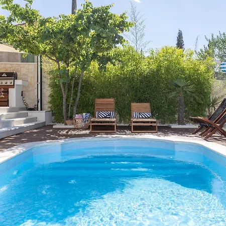 The Three Flowers Pool House Apartment Trogir