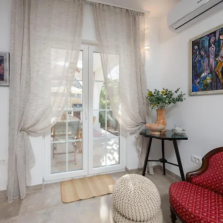 Apartment The Three Flowers Pool House Trogir