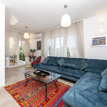 The Three Flowers Pool House Trogir