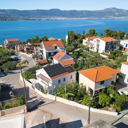 The Three Flowers Pool House * Trogir