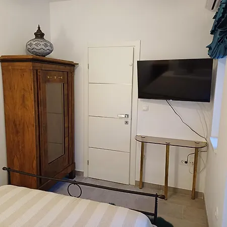 The Three Flowers Pool House 公寓 *