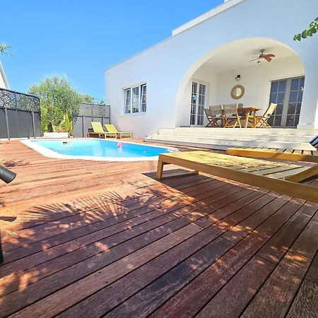 The Three Flowers Pool House Daire Trogir