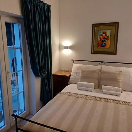 Apartman The Three Flowers Pool House Trogir