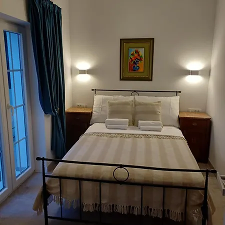 The Three Flowers Pool House *