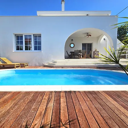 The Three Flowers Pool House