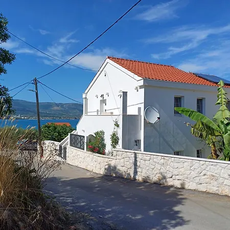 The Three Flowers Pool House