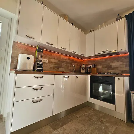 The Three Flowers Pool House Apartman Trogir