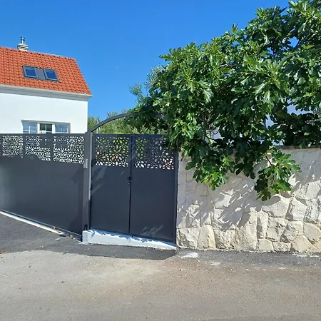 Διαμέρισμα The Three Flowers Pool House