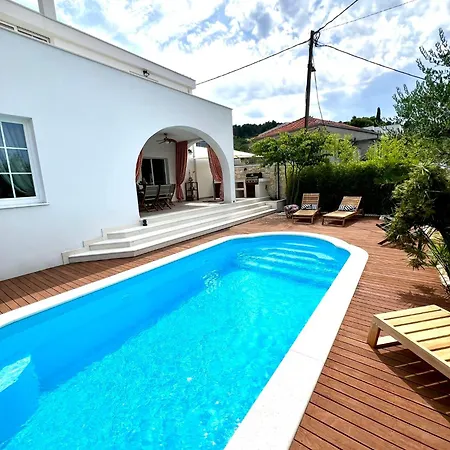 The Three Flowers Pool House Trogir