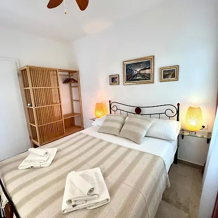 The Three Flowers Pool House *