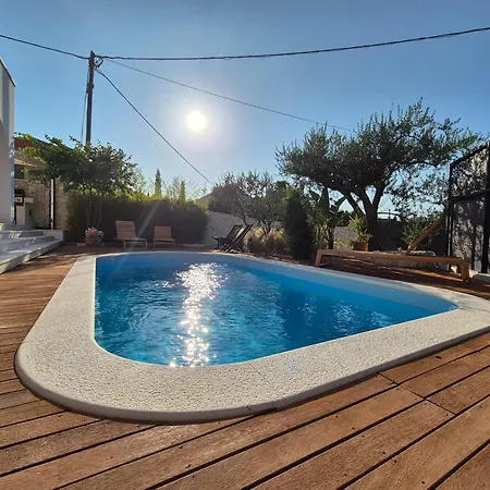 The Three Flowers Pool House