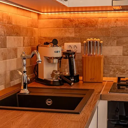 The Three Flowers Pool House Appartement