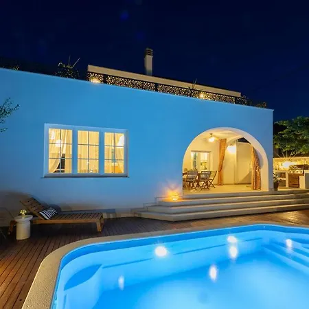 The Three Flowers Pool House Apartment Trogir
