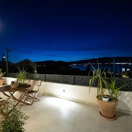 The Three Flowers Pool House Trogir