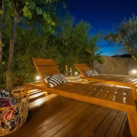 The Three Flowers Pool House