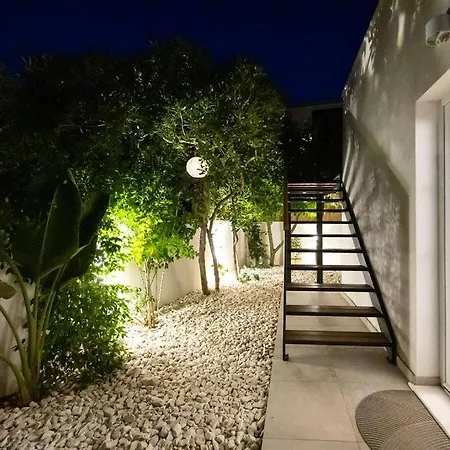 The Three Flowers Pool House Trogir