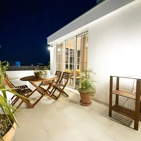 The Three Flowers Pool House * Trogir