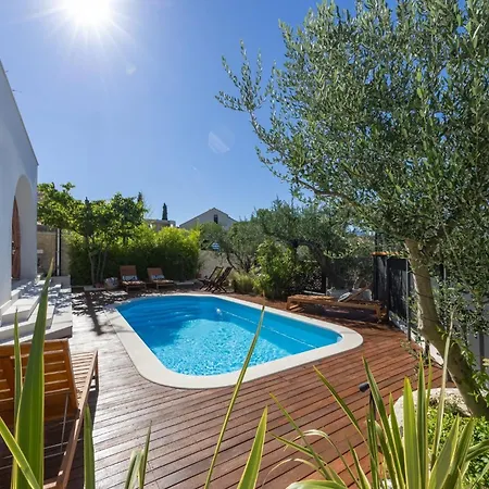 The Three Flowers Pool House Trogir
