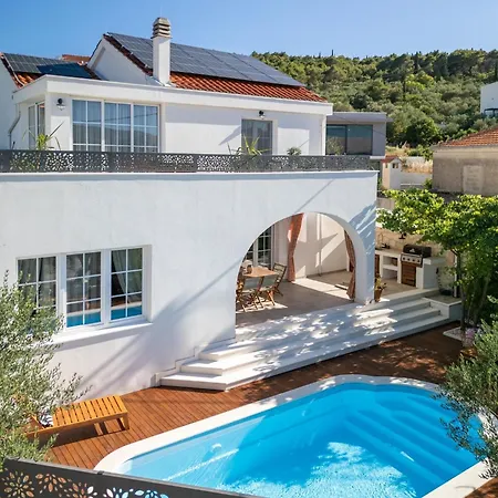 The Three Flowers Pool House * Trogir