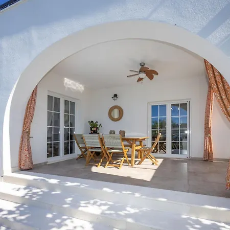 Apartment The Three Flowers Pool House Trogir
