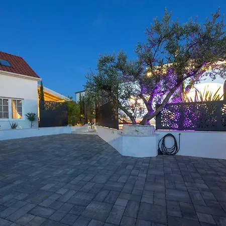 The Three Flowers Pool House * Trogir