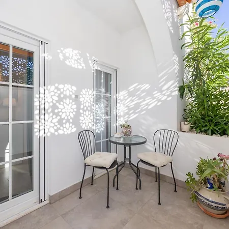 Apartment The Three Flowers Pool House Trogir