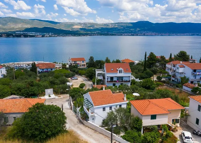The Three Flowers Pool House Appartement Trogir