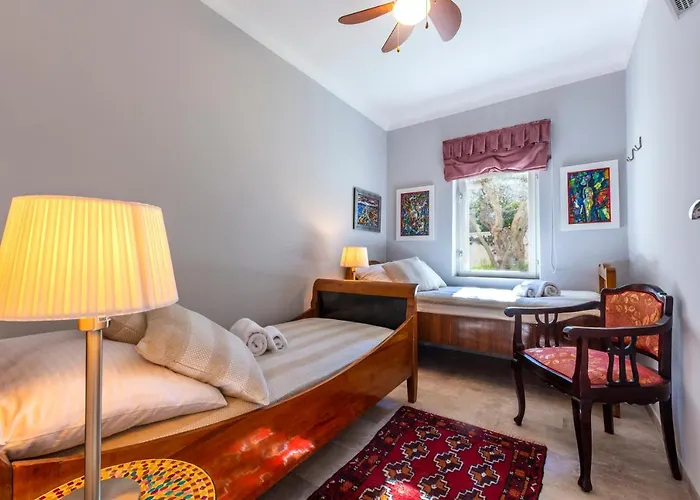 Appartement The Three Flowers Pool House *