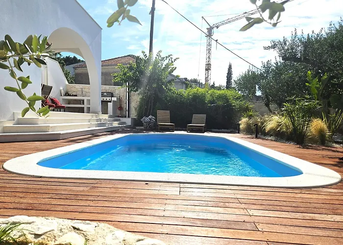 The Three Flowers Pool House Trogir