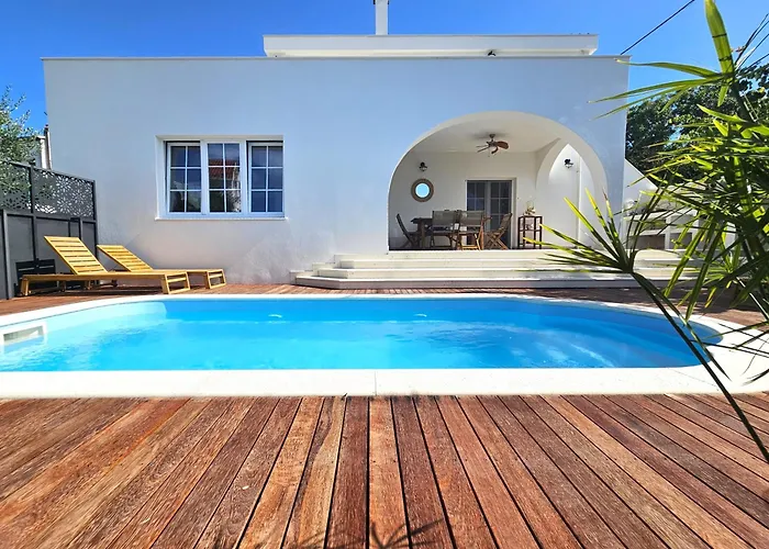 The Three Flowers Pool House